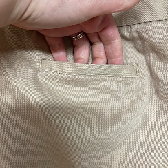 Banana Republic size 6P Martin Fit Khaki Color Mid-rise 10.5” Inseam Shorts - Picture 6 of 11
